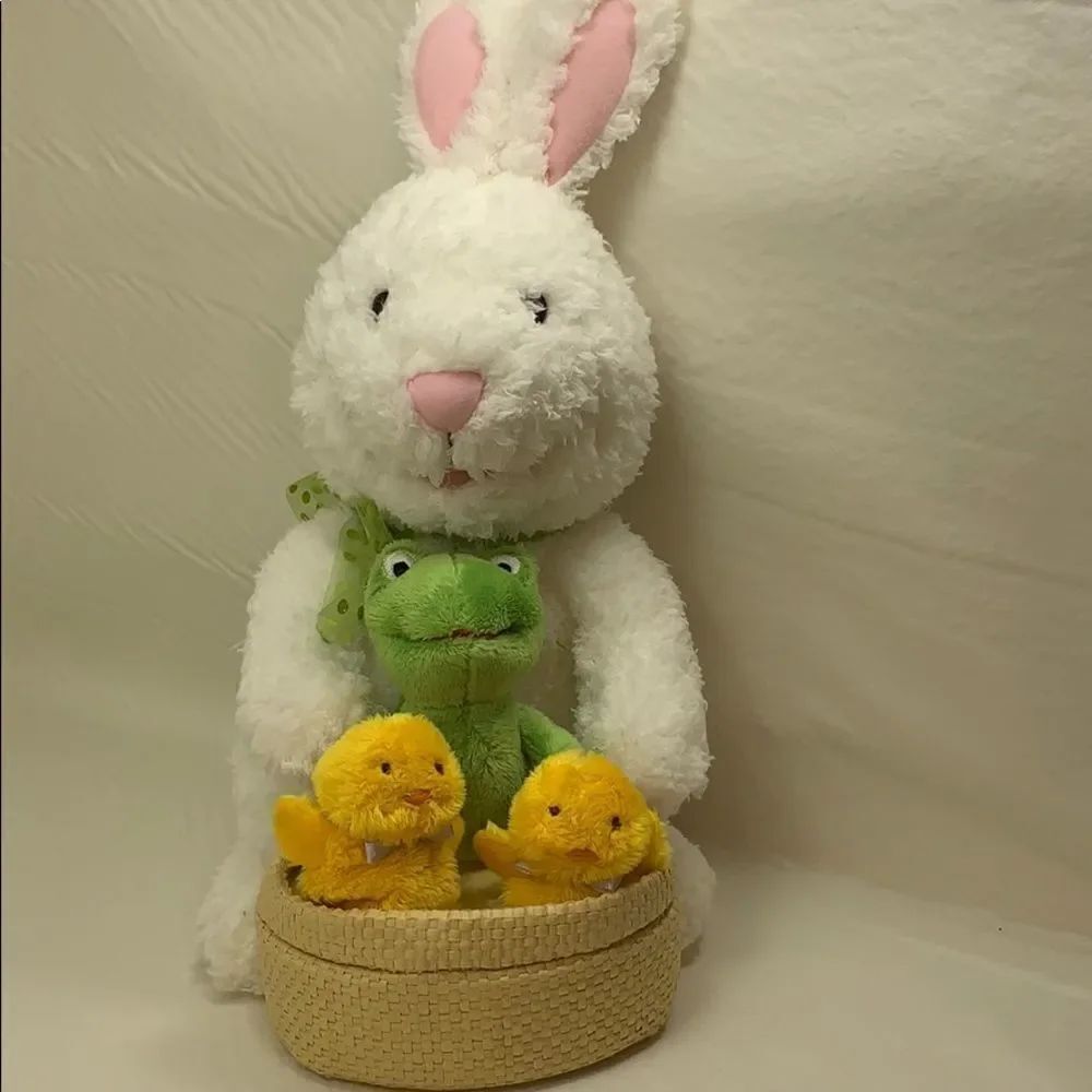 Hallmark Let’s Go To The Hop Easter Bunny Chicks And A Frog Singing At The Hop
